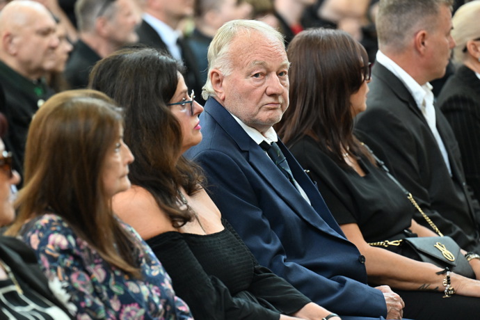 Luděk Sobota na pohřbu Jiřího Krampola.