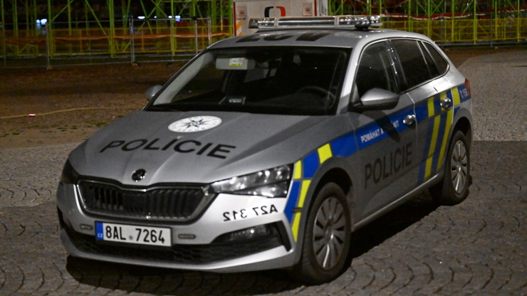 Nechyběla policie.