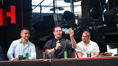 FOTO: Kraken hlásal cosi o politice.