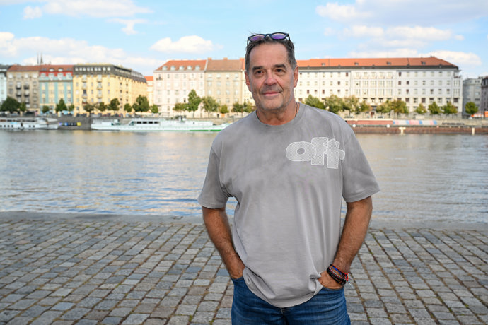 Český herec Miroslav Etzler promluvil o cestování a rodičovství.