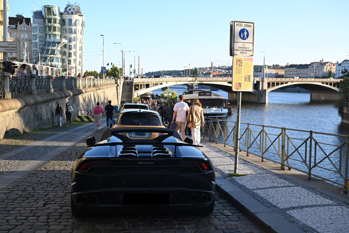 Auto Karlose Vémoly. 