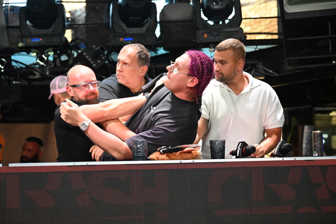Kraken skoro spadl ze židle.