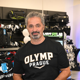 Martin Dejdar na otevření prodejny Bauer.