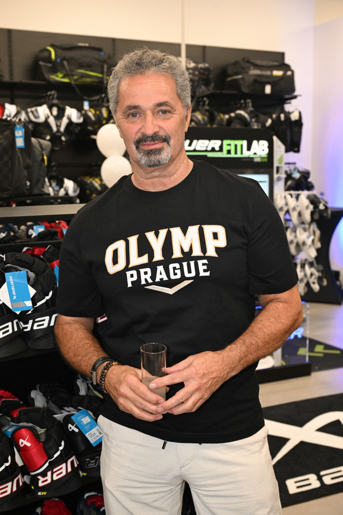 Martin Dejdar na otevření prodejny Bauer.