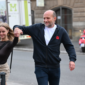 Jiří Ployhar dorazil na akci Primy s mladou partnerkou.