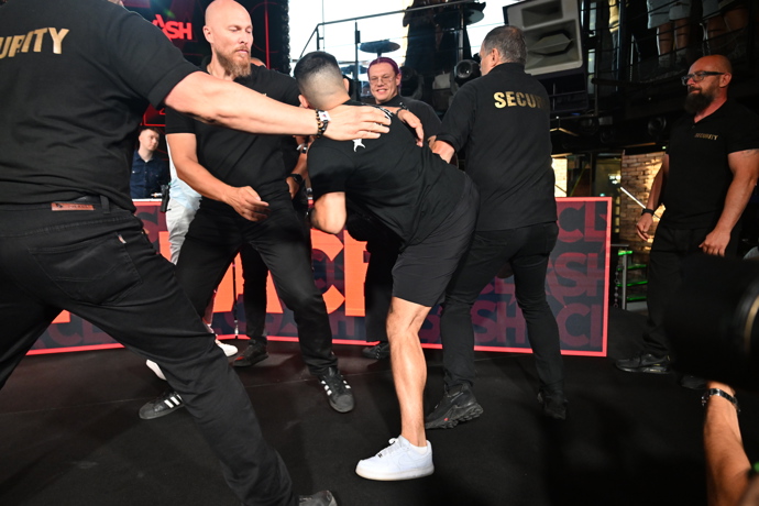 Samir a Kraken se do sebe pustili. 