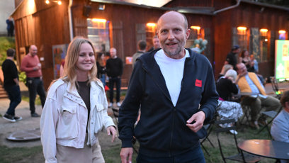 FOTO: Jiří Ployhar s mladičkou partnerkou.