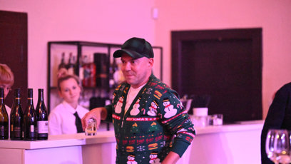 FOTO: Láďa Hruška svůj Vánoční svetr nesundal snad ani na minutu.