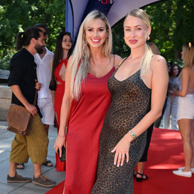 Denise Ayverdi a Olga Bondarenko na tiskovce.