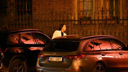 FOTO: Iva Kubelková nasedla do auta.
