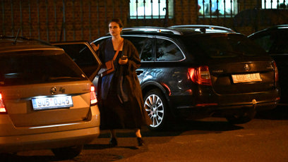 FOTO: Eva Podzimková nasedla do auta.