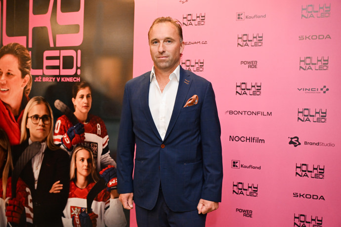 Milan Hnilička na premiéře filmu Holky na led.