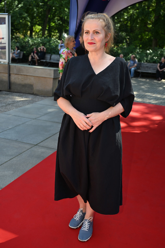 Eva si v seriálu Milionáři zahraje manželku muže, který vyhraje velký obnos peněz.