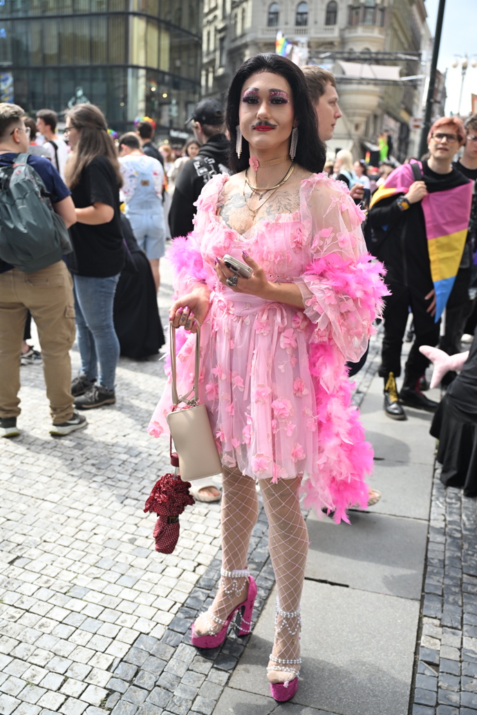 Prague Pride 2025 byl plný rozmanitých oblečků. 