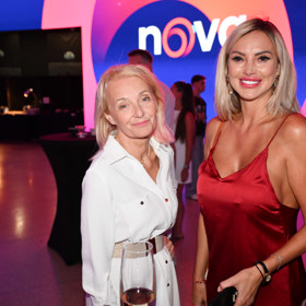 Denise Ayverdi a Veronika Žilková na tiskové konferenci TV Nova.