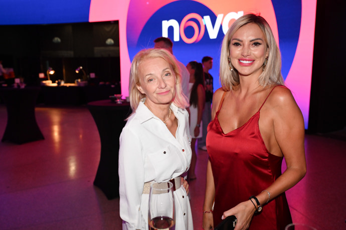 Denise Ayverdi a Veronika Žilková na tiskové konferenci TV Nova.