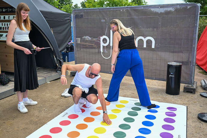 Na Prague Pride je vše v barvách duhy.