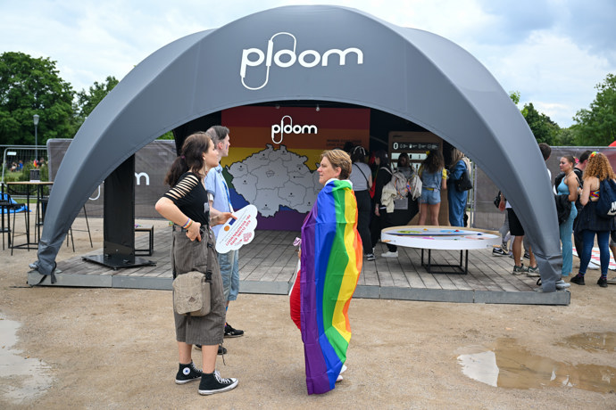 Ploom dlouhodobě podporuje Pražský Pride.