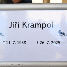 Pohřeb Jiřího Krampola. 