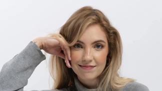 Ela (23): Pozvala mě na oslavu, ale teď mě nenávidí. Prý jsem se snažila svést muže, který se jí líbí