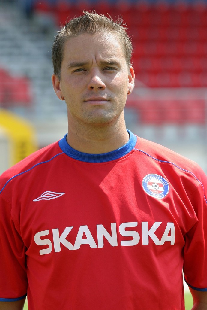 Na snímku v brněnském dresu z roku 2005 je patrné, že má Petr Švancara gel ve vlasech.