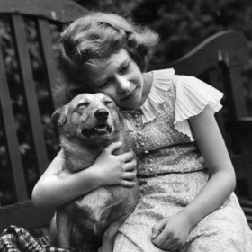 Prvního psa dostala již v dětství a tato láska jí vydržela po celý život.