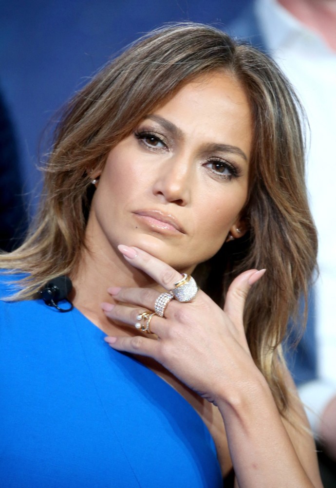 Přirozené, jemně růžové manikúře holduje i zpěvačka a herečka Jennifer Lopez.
