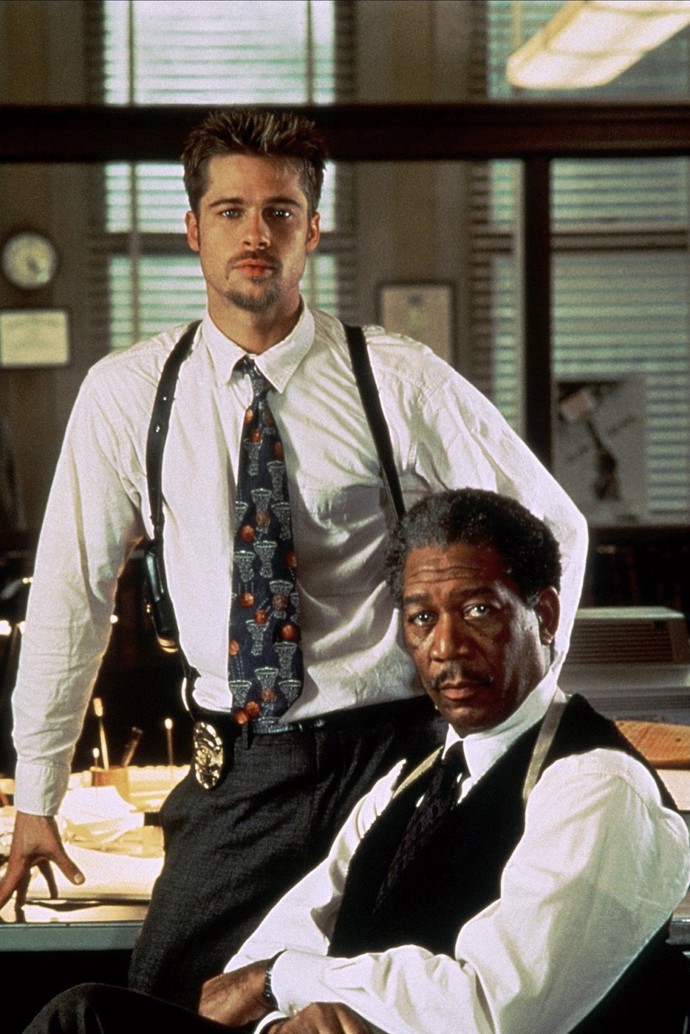 Thriller Sedm pojednává o dvou detektivech, kteří jsou na stopě geniálnímu vrahovi. Ten si své oběti vybírá podle sedmi smrtelných hříchů.