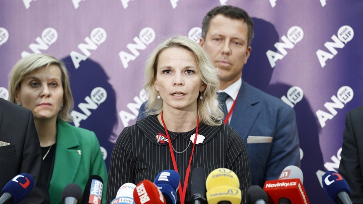 Zuzana Bařtipánová se angažuje v politice