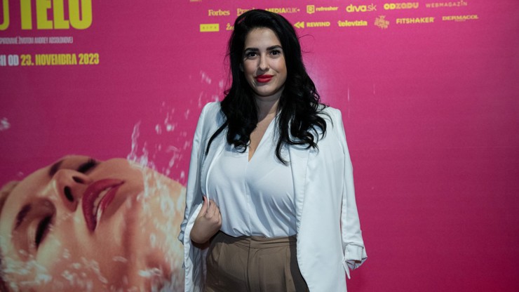 Lenka Ježová je krásná žena.