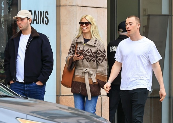 Claudia Schiffer vypadá i v 55 letech perfektně.