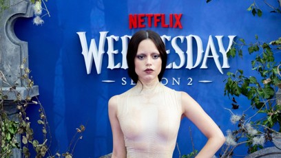 FOTO: Jenna Ortega je hlavní tváří seriálu Wednesday.