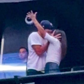 Ashton Kutcher a Mila Kunis si nakonec dali polibek.