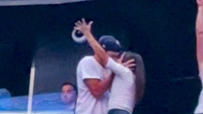 FOTO: Ashton Kutcher a Mila Kunis si nakonec dali polibek.