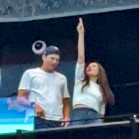 Ashton Kutcher a Mila Kunis předvedli zamilovanou show.