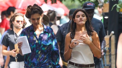 FOTO: Suri Cruise navštívila svou maminku během natáčení filmu.