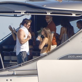 Na oslavě nechyběl jeho bratr Liam Hemsworth.