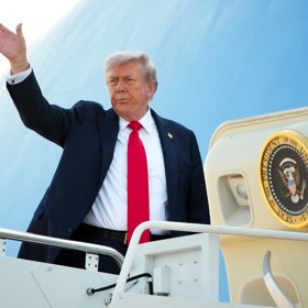 Donald Trump vyrazil na Aljašku.