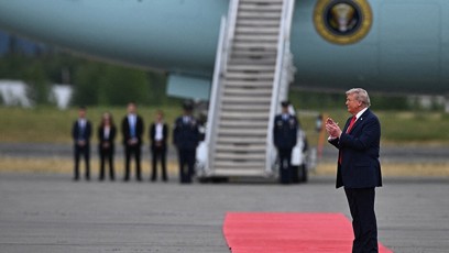 FOTO: Trump chvílemi tleskal Putinovi.