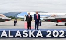 Napětí na Aljašce: Trump a Putin usedají k jednání, Putin nereaguje na otázky novinářů