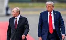 Vladimir Putin a Donald Trump dorazili na Aljašku.