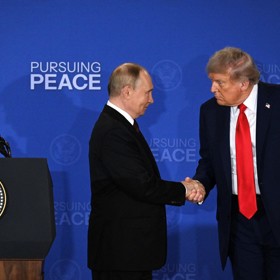 Jednání mezi Trumpem a Putinem na Aljašce skončilo po necelých třech hodinách.