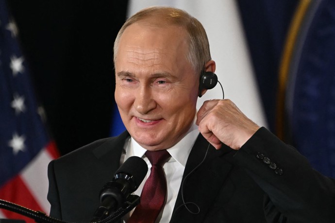 Putin během summitu zopakoval argument, který používá od začátku invaze, že Rusko se cítí ohroženo, což byla také jeho záminka pro válku na Ukrajině. 