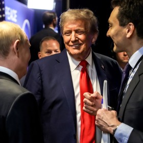 Donald Trump označil jednání s Vladimirem Putinem označil za produktivní.