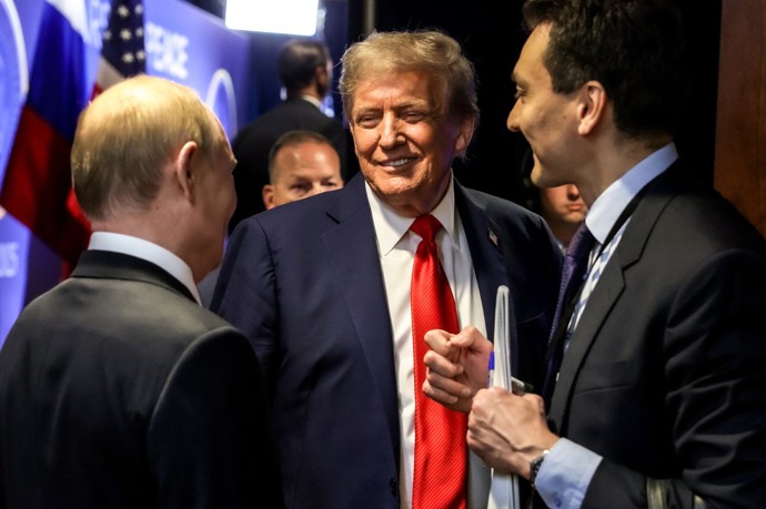 Donald Trump označil setkání s Vladimirem Putinem označil za produktivní.
