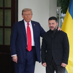 Trump přivítal v pondělí Zelenského v Bílém domě.