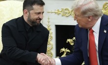 Zelenskyj dorazil v obleku.