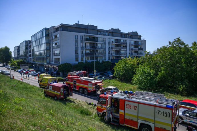 Matka utopila dvě dcery ve vaně, nechala je ve vodě a zapálila byt