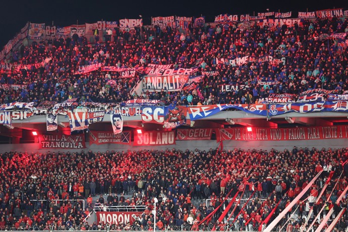 Zápas mezi Independiente a Universidad de Chile.