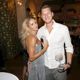 Tereza Barošová a Filip Neusser na otvíračce restaurace v Brně.